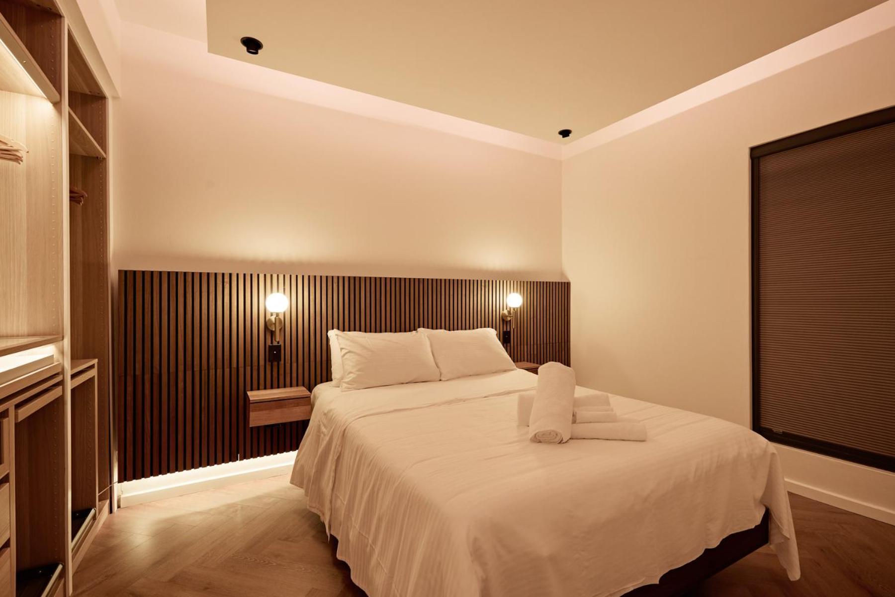 The Brass Flamingo On Oxford Street Apartment *