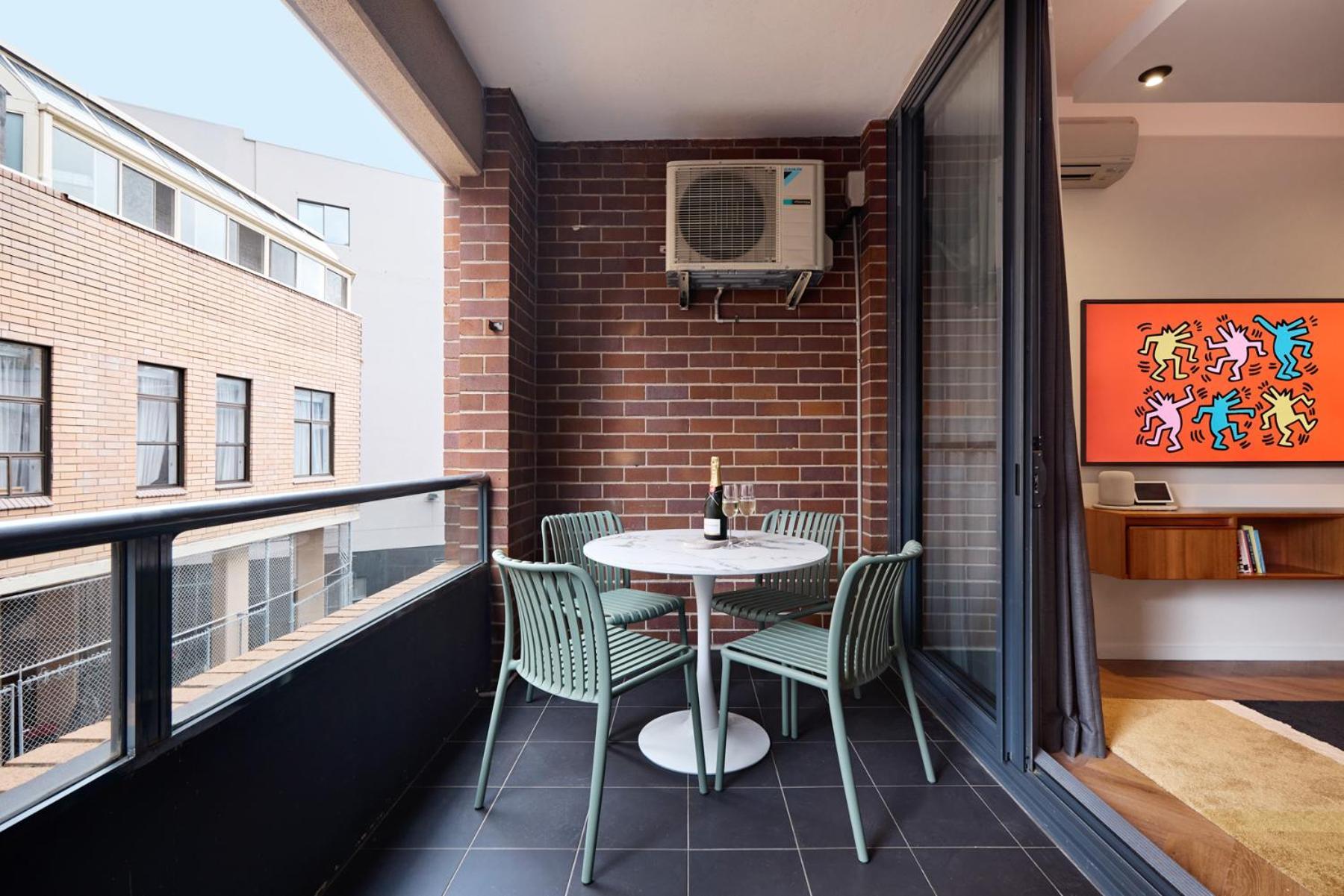Apartment The Brass Flamingo On Oxford Street Sydney